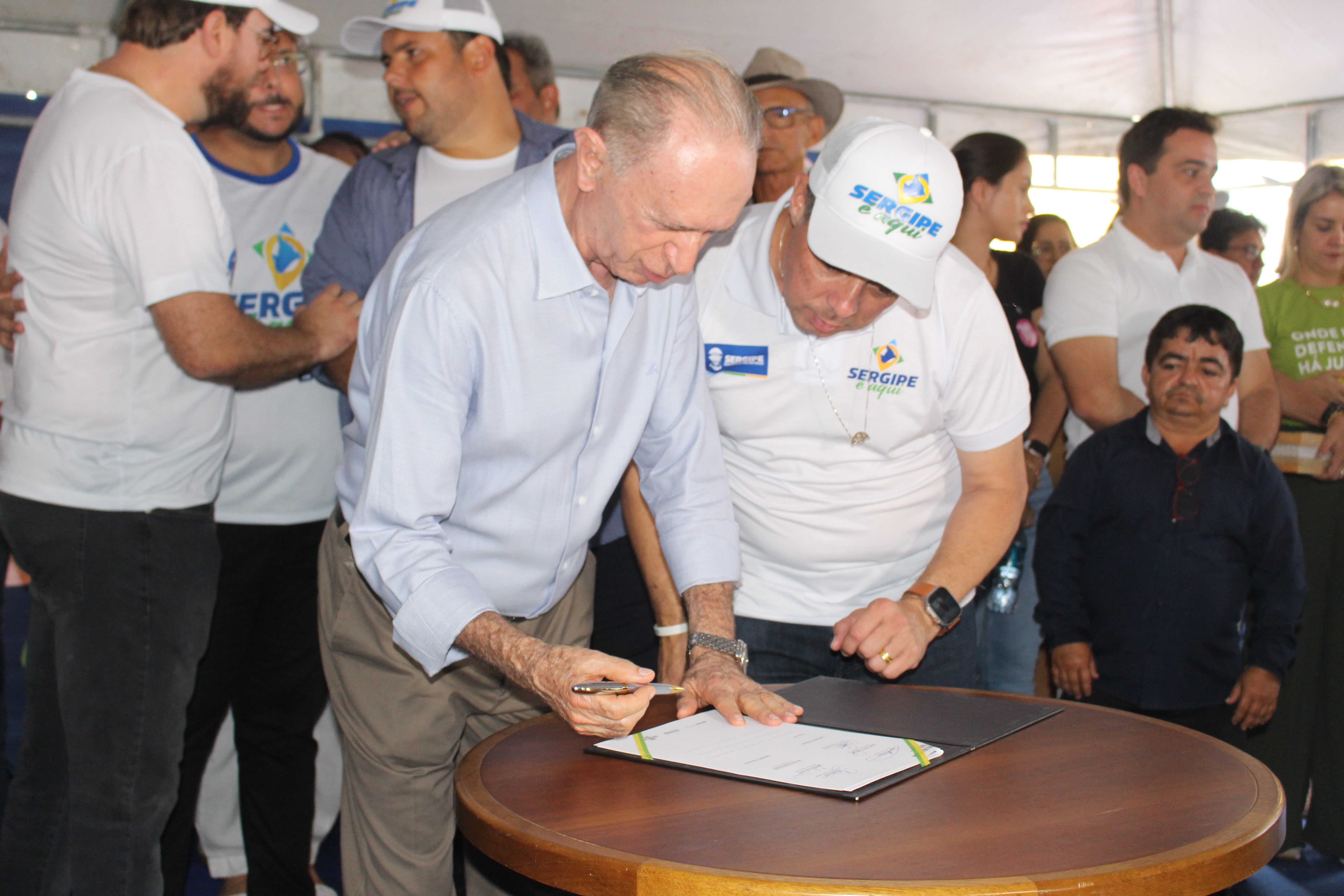 2. Termo de Adesão assinado pelo vice-presidente da FIES, José Abílio Guimarães Primo. Foto - Unicom
